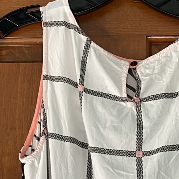 Ella Moss Sweet Top looks cute with white or black denim - Picture 6 of 9